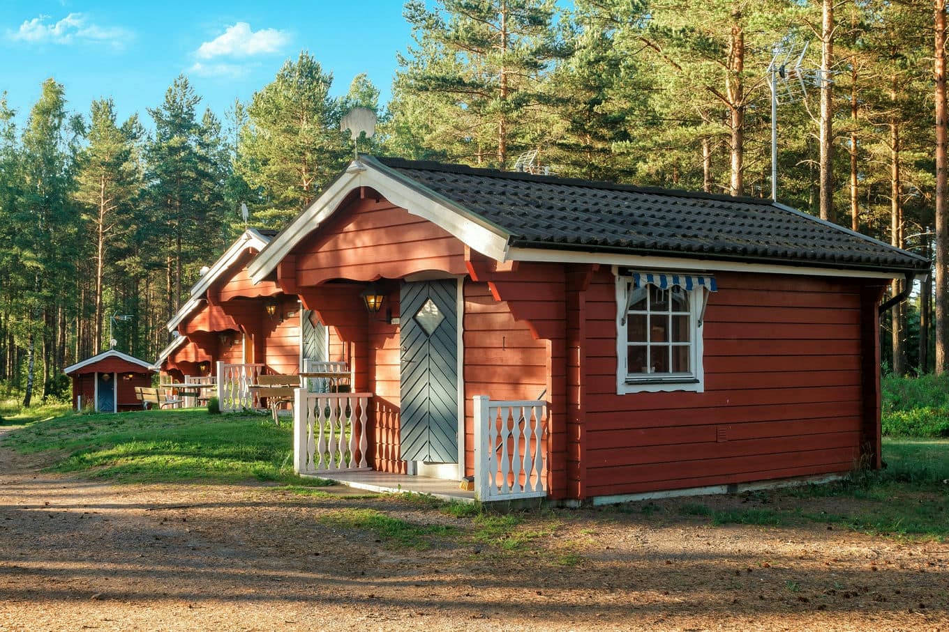 domki letniskowe w lesie